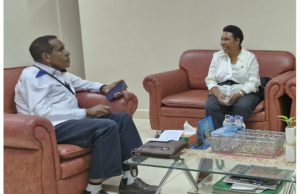 Kunjungan Anggota DPD RI Provinsi Papua Tengah Eka Kristina Yeimo Audiens dengan Wakil Rektor III Universitas Cenderawasih (Foto : Dokumentasi Tim, 04/11/2024) Senator DPD RI Provinsi Papua Tengah Eka Kristina Yeimo, S.Pd., M.Si. berdiskusi dengan Wakil Rektor III Universitas Cenderawasih Bapak Dr. Septinus Saa, S.Sos, M.Si.