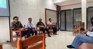 Krisis Kemanusiaan di Papua: Sebuah Jeritan yang Terus Bergema Narasumber saat memberikan materi pada sebuah kesempatan - Doc. Rika Korai