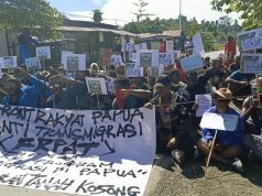 Polisi Membubarkan Masa Aksi Tolak Transmigrasi di Nabire, Papua Tengah, Polres Nabire Tidak Ada Transmigrasi ke Papua Massa Aksi yang berkumpul di titik Wadio, Nabire Papua Tengah - Doc.tiiruu.com