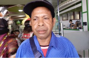 Kepala Kampung Sanoba Apresiasi Atas Terselenggaranya Pelatihan SIO Papua oleh Diskominfo Nabire Kepala Kampung Sanoba Kornelis Osem saat memberikan keterangan kepada tiiruu.com –Doc.Hengky Yeimo