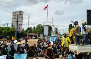 Mahasiswa Desak DPR PPT Pulangkan Pengungsi Asal Puncak Ke Kampung Asal dan Tarik Militer ke Tanah Asal Mereka