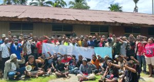 Aksi Tutup PT. Freeport Indonesia di Nabire, Yance Pogau : Masa Aksi FIM Dibubarkan Paksa, Ditangkap, Ditembaki Gas Air Mata dan Luka-Luka