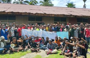 Aksi Tutup PT. Freeport Indonesia di Nabire, Yance Pogau : Masa Aksi FIM Dibubarkan Paksa, Ditangkap, Ditembaki Gas Air Mata dan Luka-Luka