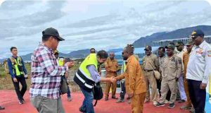 Bupati Deiyai Sambut Baik Survei Lion Group di Bandara Waghete