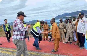 Bupati Deiyai Sambut Baik Survei Lion Group di Bandara Waghete