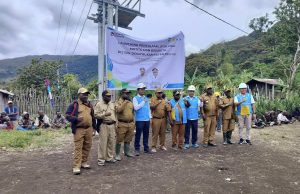 Bupati Dogiyai Resmi Launching Penyalaan Listrik di Kampung Motito dan Bobobutu