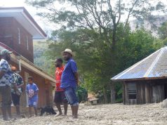 Ketua DPR Papua Pegunungan Yos Elopere Tinjau Longsor Di Asotipo, Serahkan Bantuan dan Pantau Pembukaan Jalan