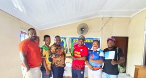 Persipuncak Terima Piala Bergilir ini Respon Kadispora Provinsi Papua Tengah