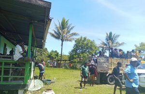 Pengungsi dari Kenyam Kembali ke Gearek Usai 13 Hari Mengungsi