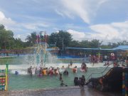 Libur Natal dan Tahun Baru, Tawa Keluarga Penuhi Cycloop Waterpark Sentani