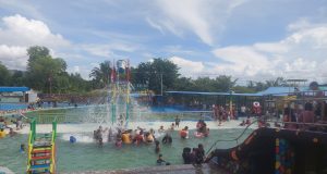 Libur Natal dan Tahun Baru, Tawa Keluarga Penuhi Cycloop Waterpark Sentani