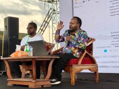 Hak Politik Masyarakat Adat Papua Tengah Masih Terpinggirkan Ketua Dewan Adat Papua Koordinator Wilayah Adat Meepago Okto Marco Pekei didampingi Moderator Hengky Yeimo - Doc. Humas AWP