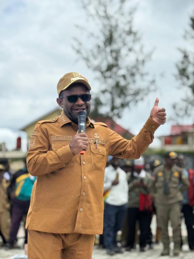 Bupati Deiyai, Melkianus Mote, ST saat memberikan arahan pada satu kesempatan - Doc. Humas Pemkab Deiyai