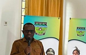 Bupati Deiyai Berikan Bantuan Rp50 Juta untuk Pemulangan Jenazah Mahasiswa Doni Pekei