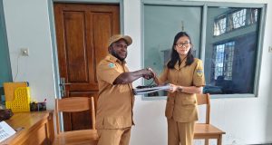 Serah Terima Jabatan Kabag Hukum Kabupaten Deiyai, Yeskiel Kotouki Berpamitan