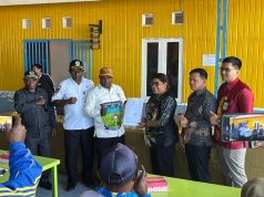 BPK RI Periksa LKPD Deiyai TA 2025, Wakil Bupati: Kami Siap Bekerja Sama Wakil Bupati Kabupaten Deiyai Berpose Bersama Dengan Perwakilan BPK RI di Waghete Kabupaten Deiyai, Provinsi Papua Tengah - Doc. tiiruu