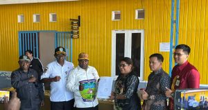 BPK RI Periksa LKPD Deiyai TA 2025, Wakil Bupati: Kami Siap Bekerja Sama Wakil Bupati Kabupaten Deiyai Berpose Bersama Dengan Perwakilan BPK RI di Waghete Kabupaten Deiyai, Provinsi Papua Tengah - Doc. tiiruu