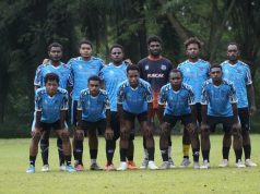 Persiapan Matang, Persipuncak Carstensz Siap Tempur di Liga 4 Papua Tengah 2026 Tim Persipuncak Cartenz berpose bersama saat sebelum latihan di Timika - Humas Persipuncak Cartenz