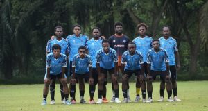 Persiapan Matang, Persipuncak Carstensz Siap Tempur di Liga 4 Papua Tengah 2026 Tim Persipuncak Cartenz berpose bersama saat sebelum latihan di Timika - Humas Persipuncak Cartenz