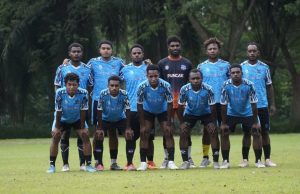 Persiapan Matang, Persipuncak Carstensz Siap Tempur di Liga 4 Papua Tengah 2026 Tim Persipuncak Cartenz berpose bersama saat sebelum latihan di Timika - Humas Persipuncak Cartenz