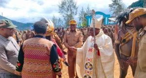 Uskup Timika Tekankan Spirit “Saling Menghidupkan” pada Pembukaan MUSPASMEE ke-8 di Komopa