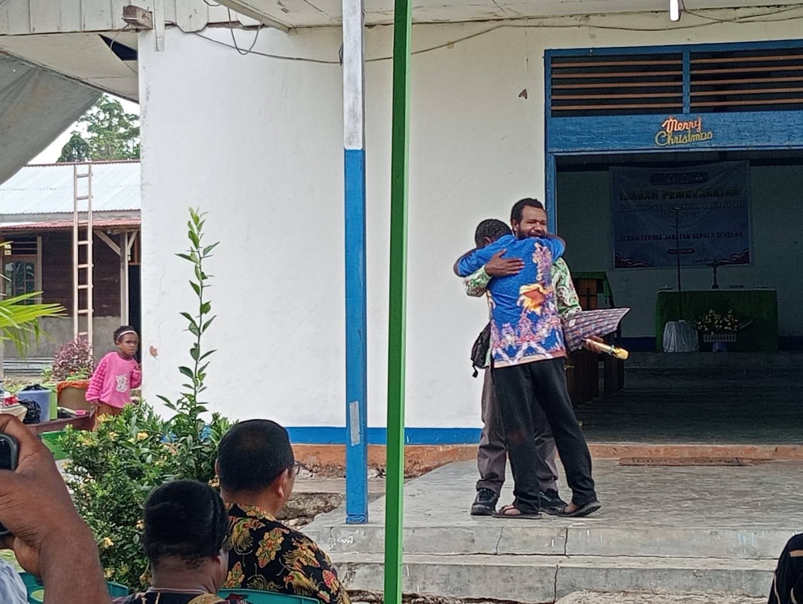 Setelah serah terima jabatan Kepala sekolah SMK YPPK St. Yosep Calasanz  - Doc. Alfrith Pekei