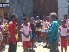 YKKMP Salurkan Bantuan Alat Tulis bagi Anak Pengungsi Nduga, Soroti Hak Pendidikan dan Tanggung Jawab Negara