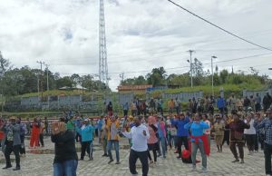 Bupati Deiyai Pimpin Jalan Santai dan Senam Bersama ASN