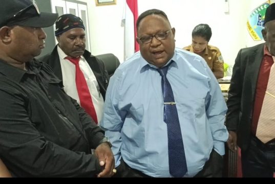 DPR Papua Tengah Sahkan 13 Regulasi Baru Sepanjang 2026, John NR Gobai: Fondasi Hukum untuk Pembangunan Berkelanjutan Wakil Ketua IV DPR PT John N.R Gobai - Doc. Hengky Yeimo