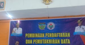 Kepala Dinas DPMK Deiyai Lakukan Pembinaan dan Pemuktahiran Data Pengurus BUMDes