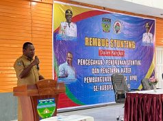 DPMK Deiyai Gelar Rembug Stunting dan Tetapkan KPM se-Kabupaten Dinas Pemberdayaan Masyarakat dan Kampung (DPMK) Kabupaten Deiyai Ferdinand Pekage saat memberikan sambutan, di salah satu aula di Deiyai, Selasa 10 Februari 2026 - Doc.TIIRUU