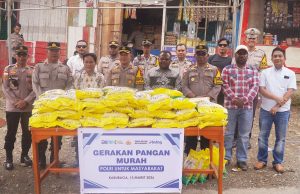 Sekda Yosua Douw Apresiasi Polri Gelar Gerakan Pangan Murah Bagi Masyarakat Tolikara Jelang Idulfitri