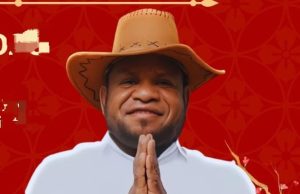 Ketua Komisi A Perius Wonda Berikan Bonus kepada Tim Persipuncak Chartensz yang Lolos ke Final Liga 4 Papua Tengah