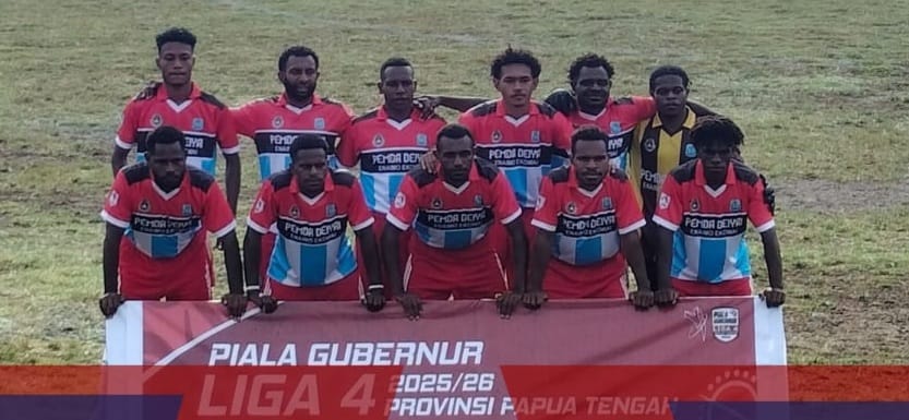 Tim Persatuan Sepak bola Deiyai (Persidei) saat berpose bersama di lapangan hijau - JU Doc.