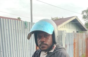 Febrian Edowai Kurir Lepas yang Kini Siap Melayani Warga Nabire