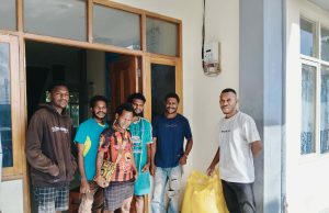 Ketua ITMPT Jack Edowai Serahkan Bantuan Bama ke Lima Asrama Meepago di Kota Jayapura