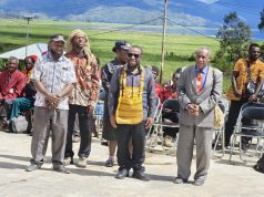 Bupati Deiyai Hadiri Ibadah Jumat Agung di Jemaat Bethesda KINGMI Tenedagi