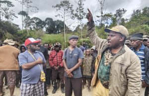 Bupati Deiyai Tinjau Jalan Kokobaya–Kapiraya, Warga Soroti Persoalan Pembayaran dengan Kontraktor