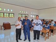 Legislator Nelius Agapa, Pantau Program Sekolah Gratis di Nabire, Pastikan Ujian Berjalan Lancar