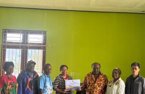 Dinkes Deiyai Serahkan DPA ke Para Kabid, Tekankan Transparansi dan Peningkatan Layanan Kesehatan