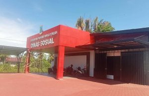 Lima Bulan Gaji Belum Dibayar, Tenaga Honorer Dinsos Papua Tengah Palang Kantor