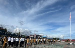 Apel Gabungan Pemda Deiyai, Asisten I Tekankan Disiplin ASN dan Pelaporan Tepat Waktu