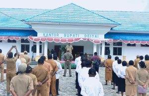 Apel Gabungan Pemda Deiyai, ASN Diajak Teladani Nilai Kebaikan dan Perkuat Pelayanan