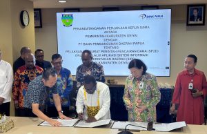 Bupati Deiyai Teken Kerja Sama SP2D Online dengan Bank Papua