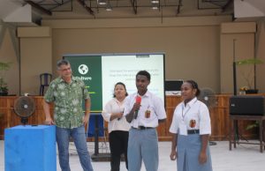 Papua Jadi Ruang Belajar Keberagaman, SMA YPPK Adhi Luhur Kolese Le Cocq Nabire Gelar Workshop Interkulturalitas Siswa- Siswi SMA YPPK Adhi Luhur Saat mengikuti Workshop dengan Tema Pemahaman Lintas Budaya dengan pembicara Dr. Roberto Vale orang Brasil. Workshop ini diadakan di Kolese Le Cocq d'Armandville - SMA YPPK Adhi Luhur Nabire untuk 200-an siswa dan guru - Doc. SMA YPPK Adhi Luhur Nabire