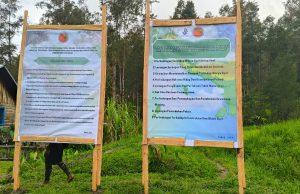 Seruan Damai dari Sinak: YKKMP dan Tokoh Gereja Pasang Baliho Perlindungan Warga Sipil