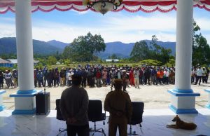 Tiga Minggu ASN Palang Kantor Bupati Mamberamo Tengah Soal Pemotongan Insentif, Ratusan Pegawai Tetapkan Bupati, Sekda dan Kepala Keuangan “DPO”