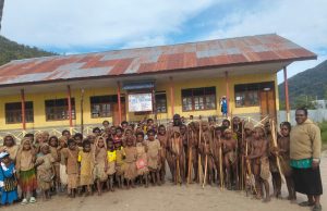 Praktik Seni Budaya di SD YPPK St. Yoseph Widimei Jadi Upaya Melestarikan Budaya Lokal