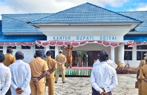 Bupati Deiyai Tekankan Stabilitas Kamtibmas dan Perlindungan Fasilitas Umum dalam Apel Gabungan ASN