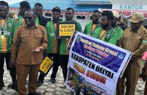 Harumkan Nama Deiyai, Bupati Beri Bonus Rp50 Juta kepada Kontingen Juara Umum Festival Budaya Papua Tengah